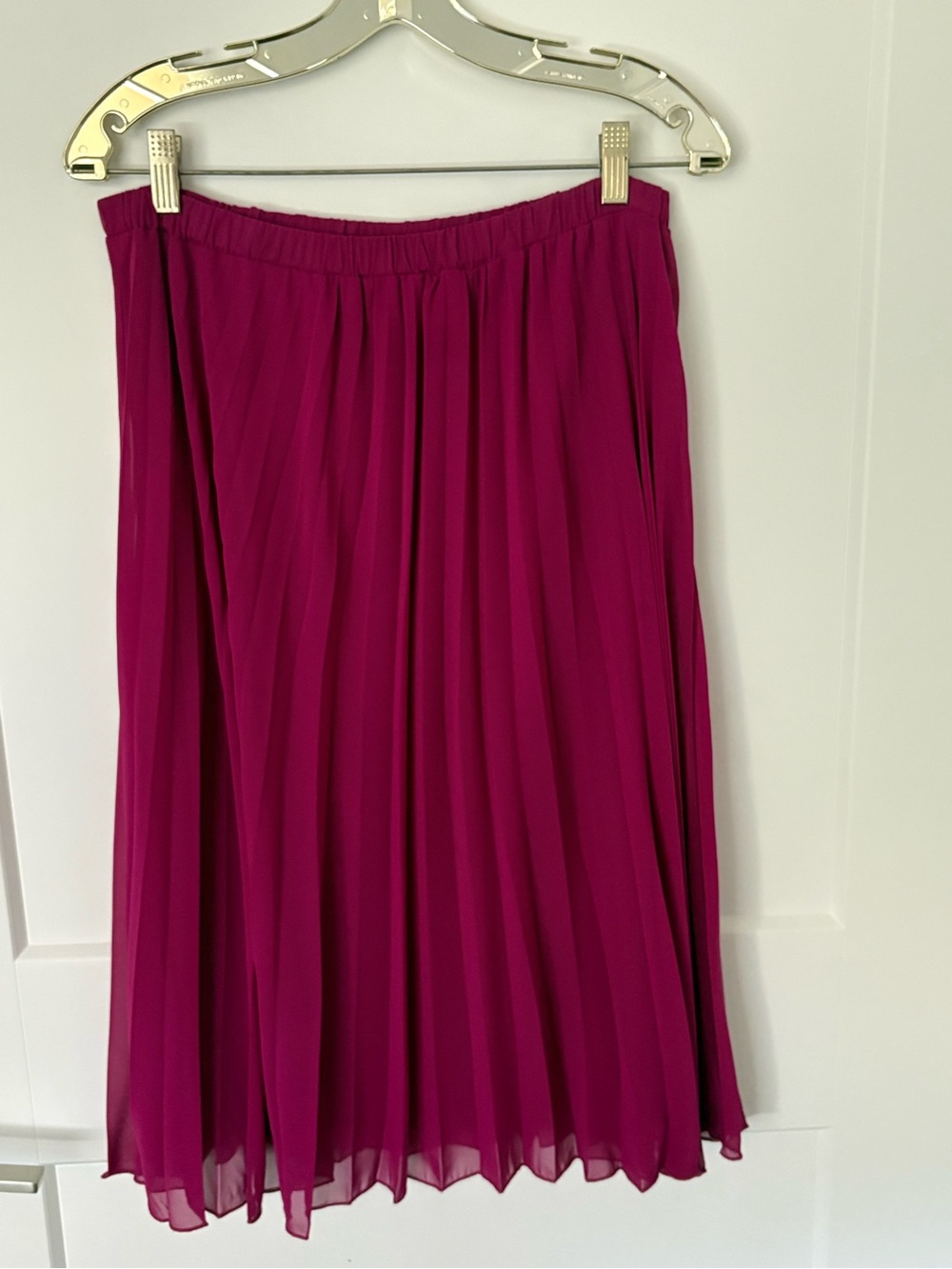 Everly Pleated Chiffon Midi Skirt in Magenta